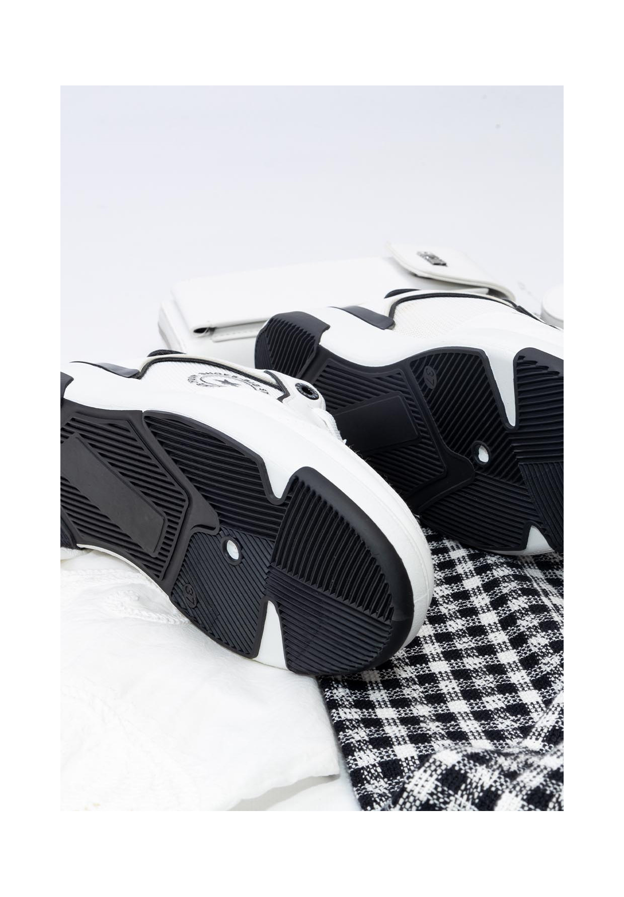 Sneakersy Damskie BIG STAR Białe z siatką LL274440
