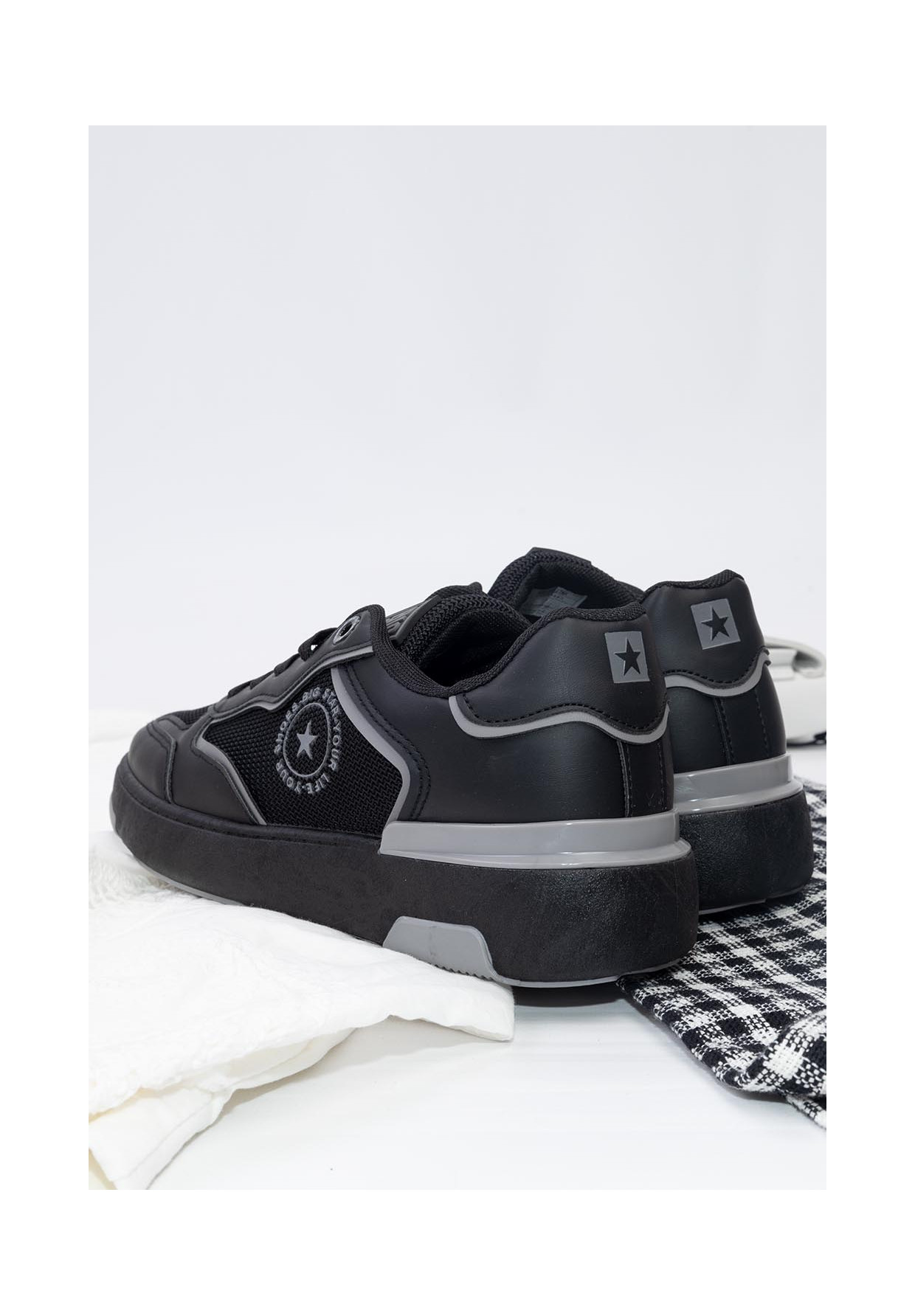 Sneakersy Damskie BIG STAR Czarne z siatką LL274443