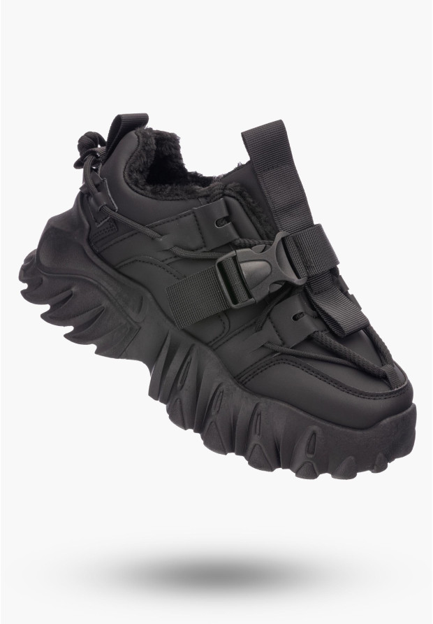 Czarne sneakersy damskie z futerkiem i zapięciami na paski.