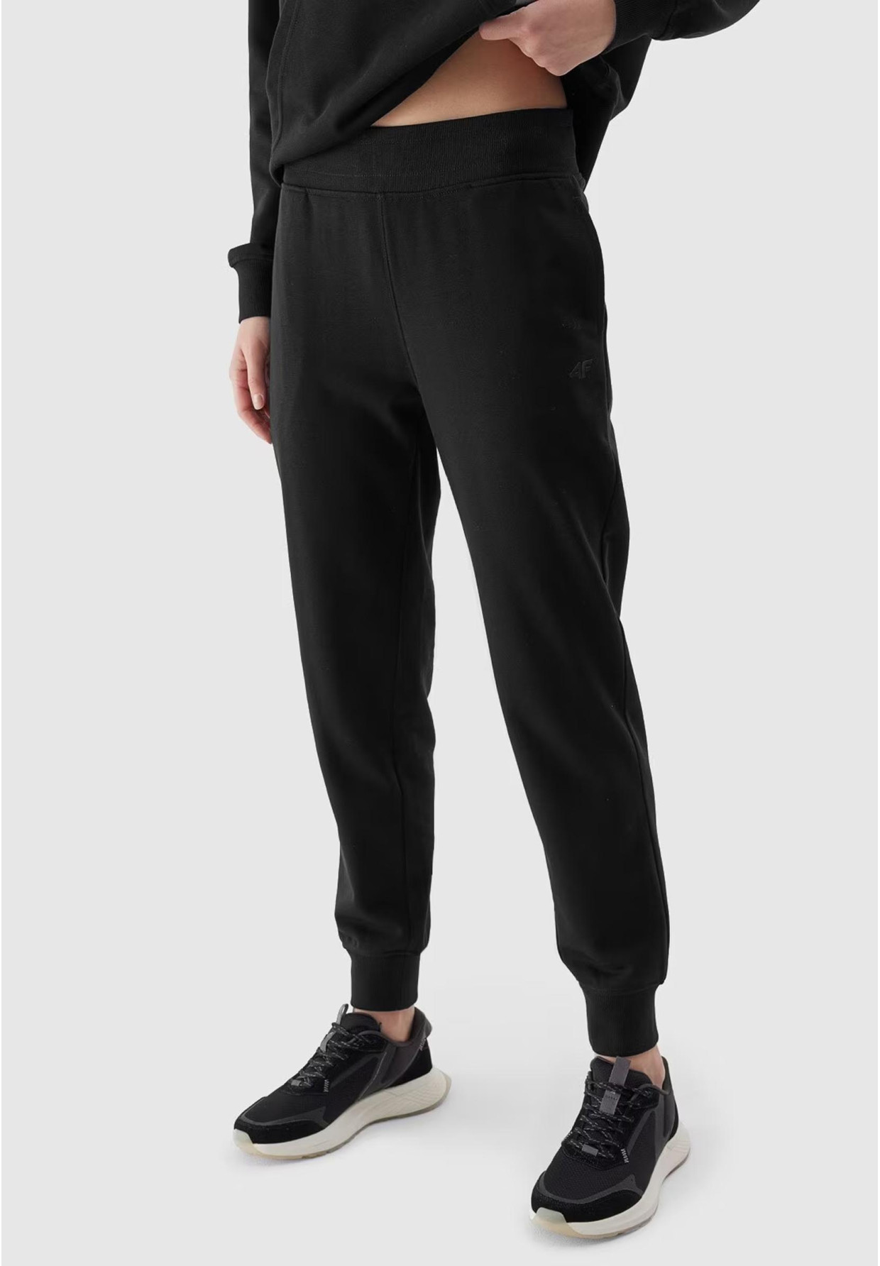 Spodnie Damskie Dresowe 4F Joggery Czarne 4FWSS24TTROF606