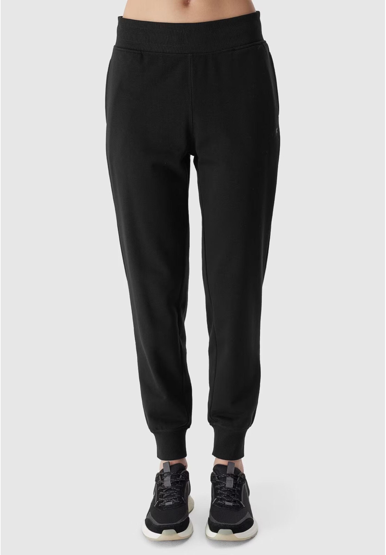 Spodnie Damskie Dresowe 4F Joggery Czarne 4FWSS24TTROF606