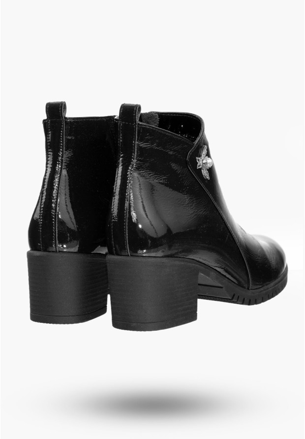 Buty Damskie Botki Ze Skóry Czarne z Ozdobną Aplikacją Na Zimę B-344/2