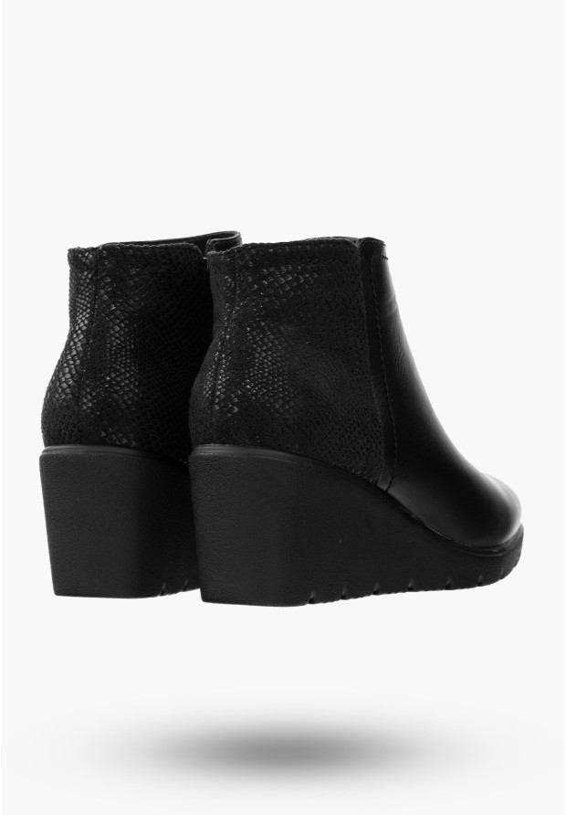Buty Damskie Botki Ze Skóry Ekologicznej Ocieplane Czarne Na Koturnie Na Zimę MR1598-2
