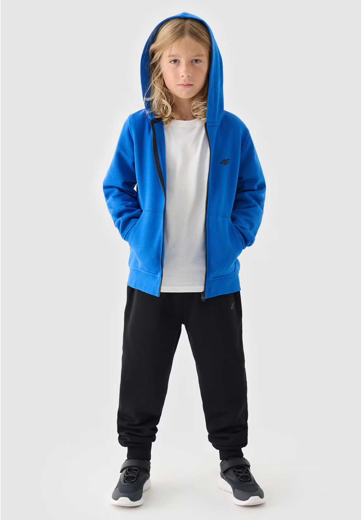 Bluza Chłopięca 4F Z Kapturem Rozpinana Niebieska 4FJWMM00TSWSM1295