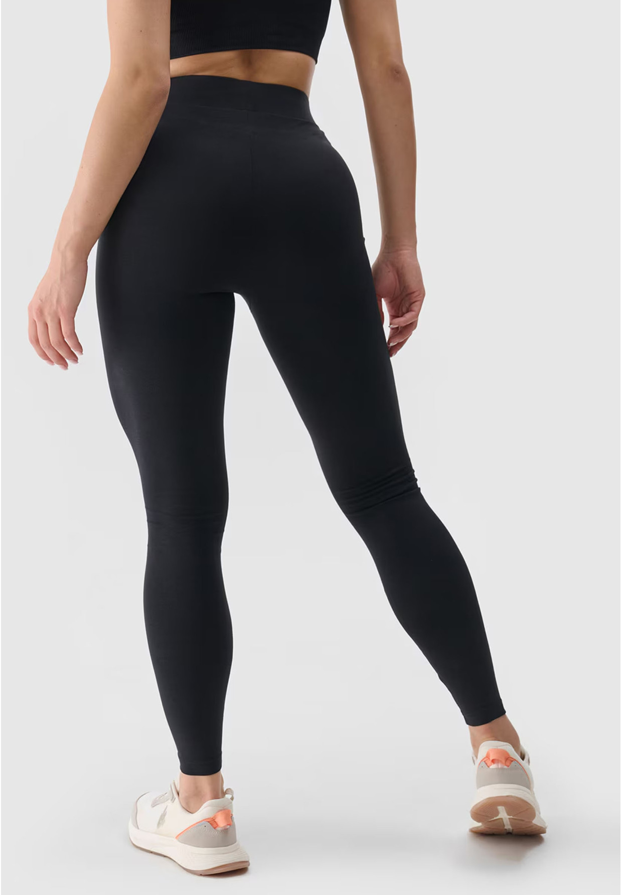 Legginsy Damskie 4F Spodnie dresowe czarne 4FWMM00TTIGF195