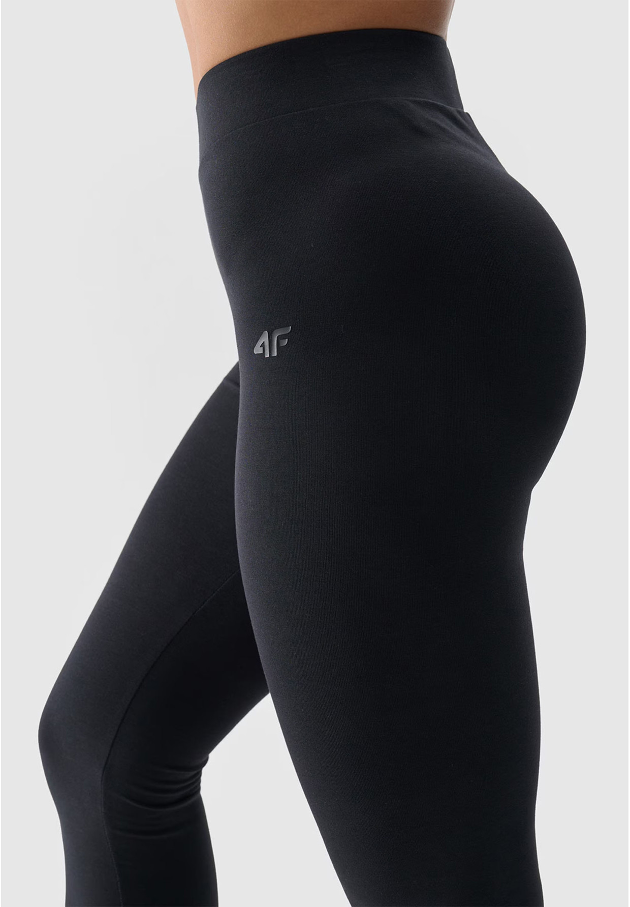 Legginsy Damskie 4F Spodnie dresowe czarne 4FWMM00TTIGF195