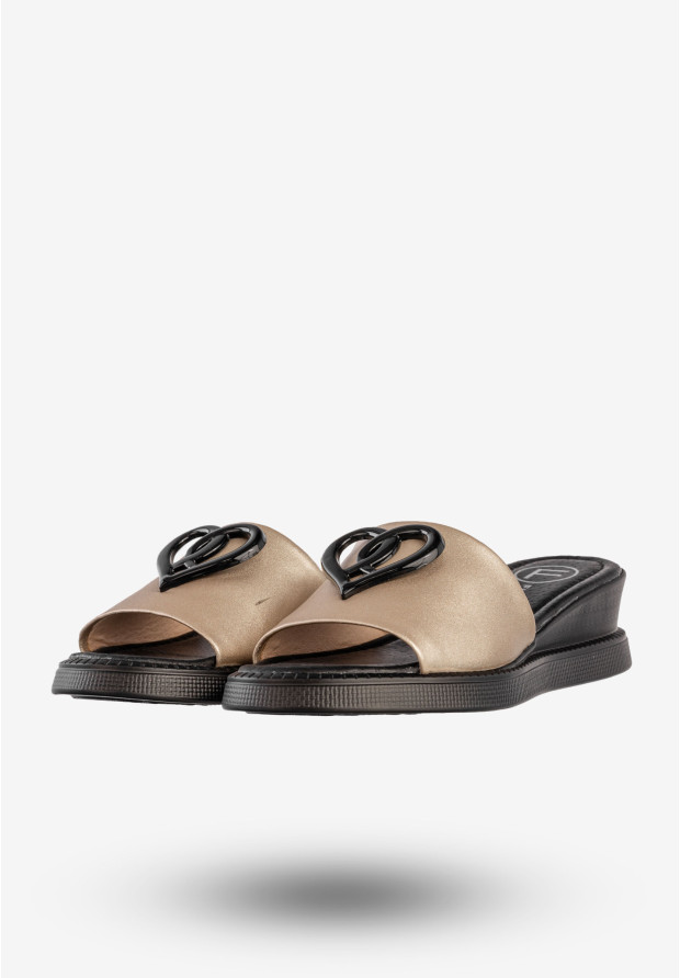 Klapki Damskie Skórzane Buty Na Koturnie Złote Filippo DK6068/24GO