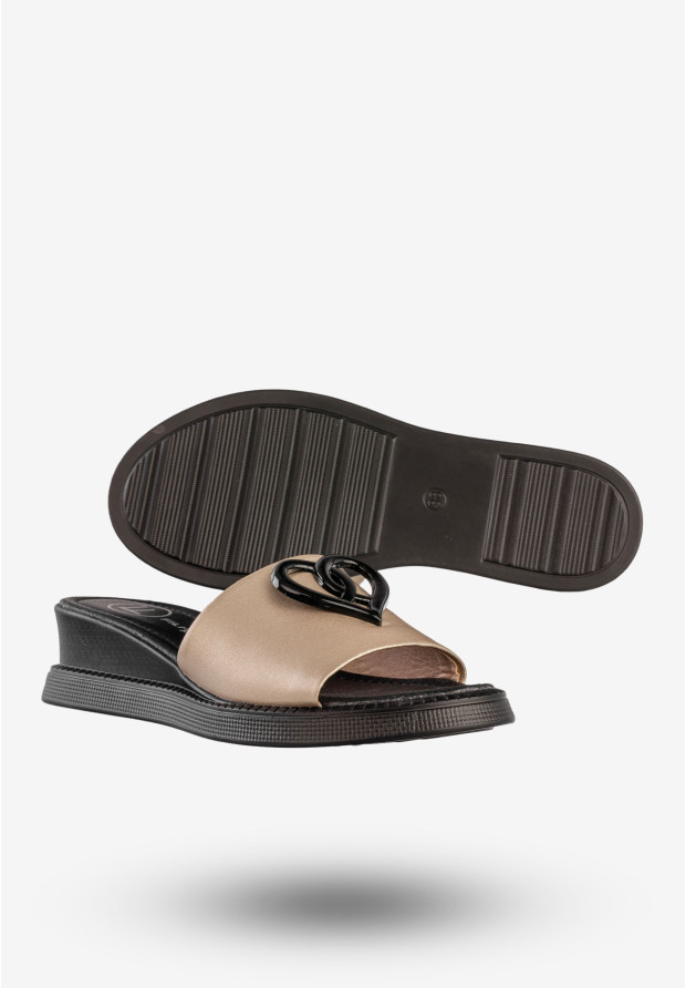 Klapki Damskie Skórzane Buty Na Koturnie Złote Filippo DK6068/24GO