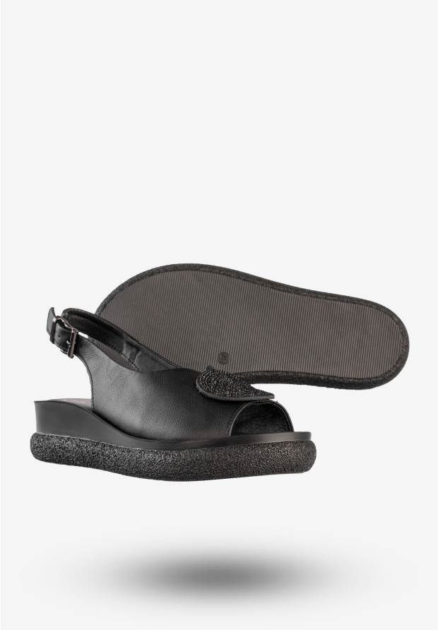 Sandały Damskie Skórzane Buty Na Niskiej Koturnie Czarne Filippo DS6984/25BK