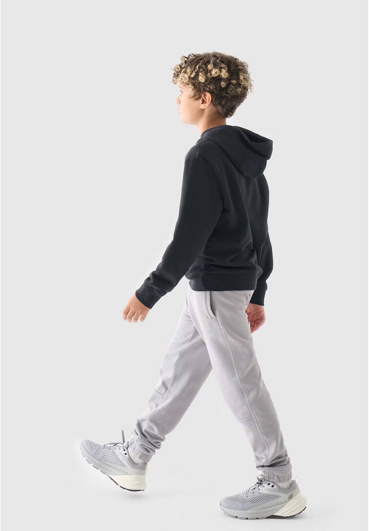 Bluza Chłopięca 4F Z Kapturem Logo Czarna 4FJRAW24TSWSM1828