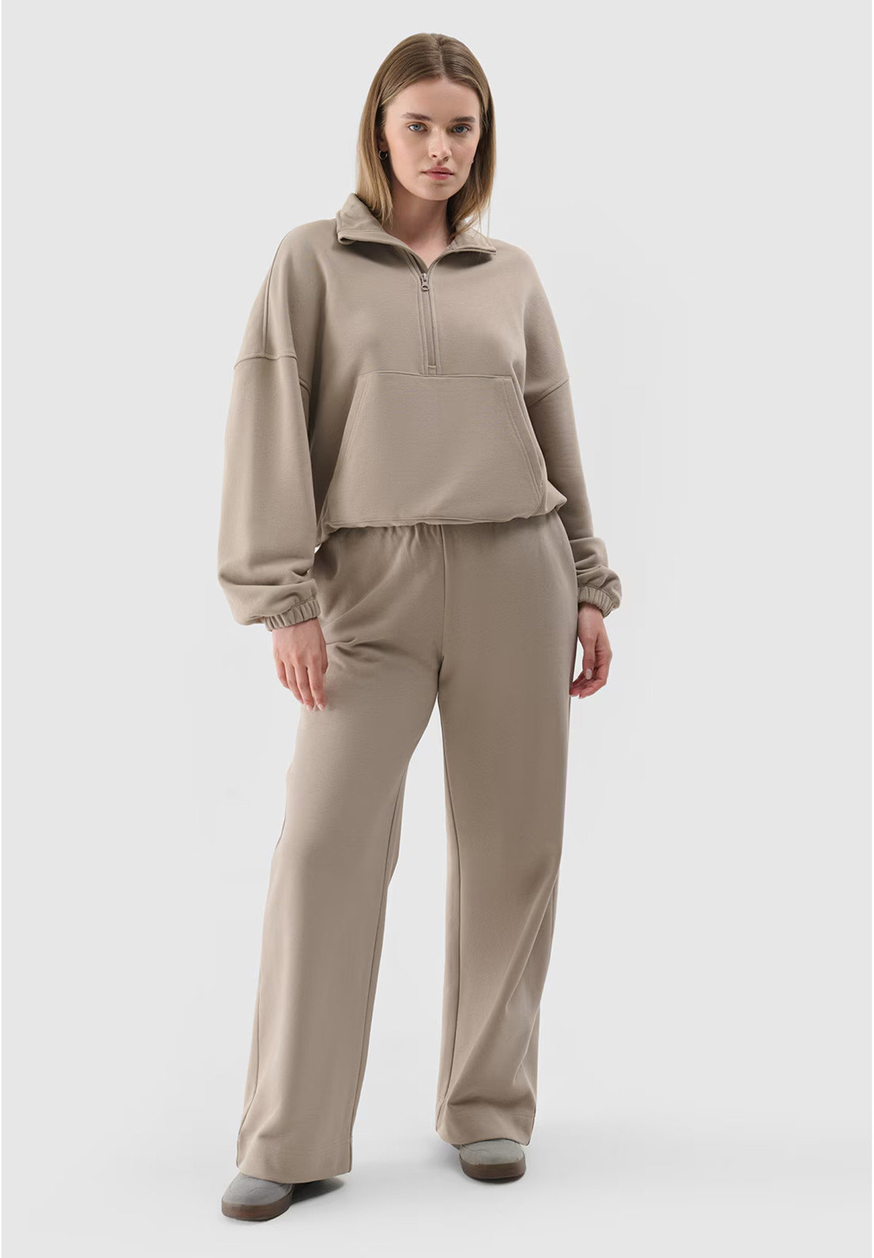 Bluza Dresowa Damska 4F Bez Kaptura Ze Stójką Beżowa 4FRAW24TSWSF1824