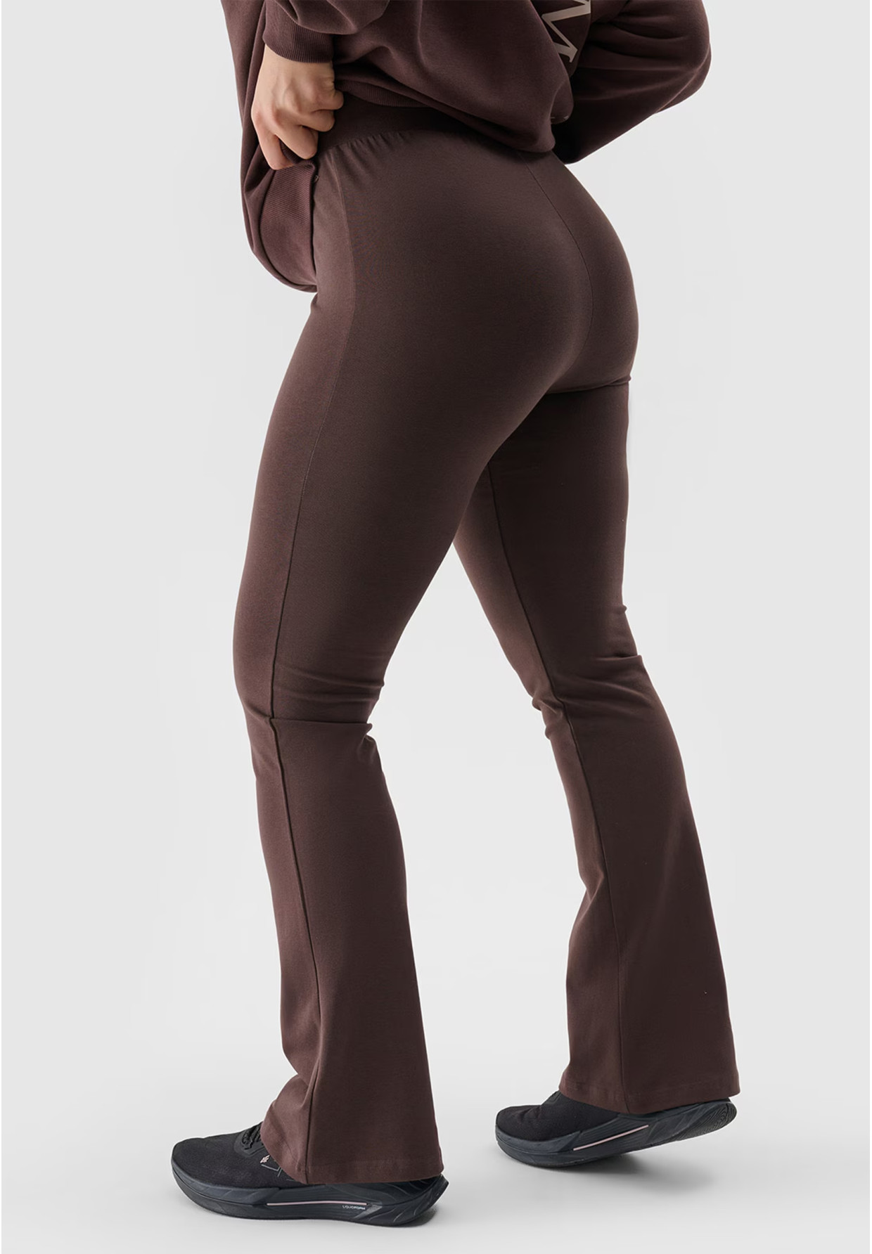 Legginsy Damskie 4F Sportowe Spodnie Z Rozszerzanymi Nogawkami Brązowe 4FWSS24TTIGF149
