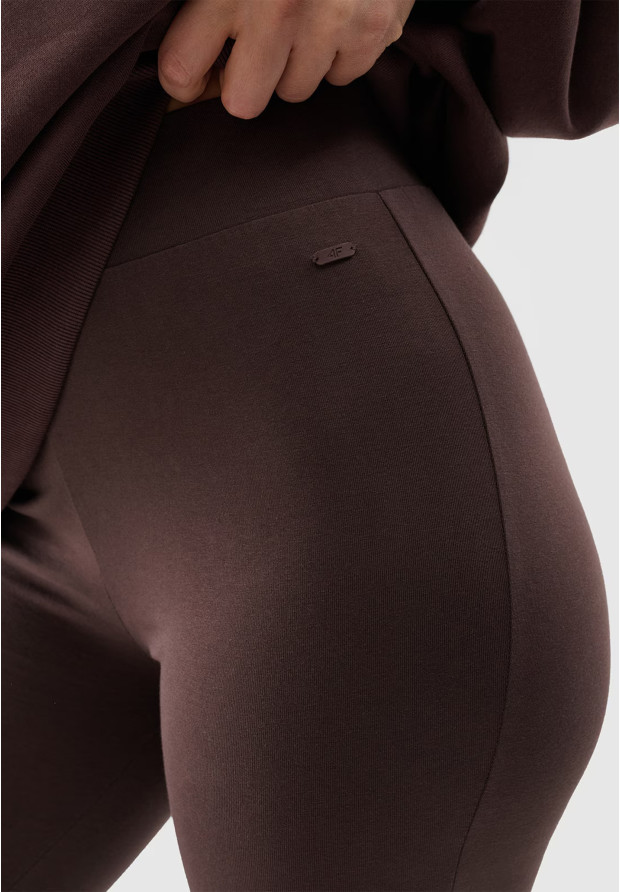 Legginsy Damskie 4F Sportowe Spodnie Z Rozszerzanymi Nogawkami Brązowe 4FWSS24TTIGF149