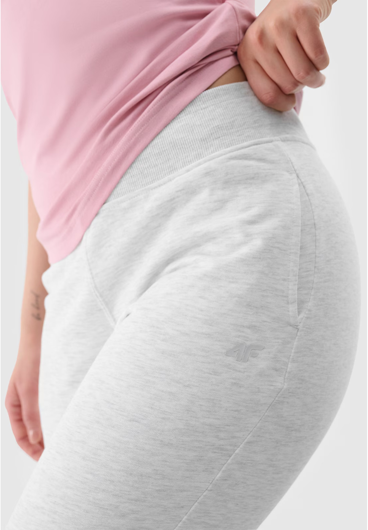 Spodnie Dresowe 4F Damskie Dresy Joggery Szare 4FWSS24TTROF606