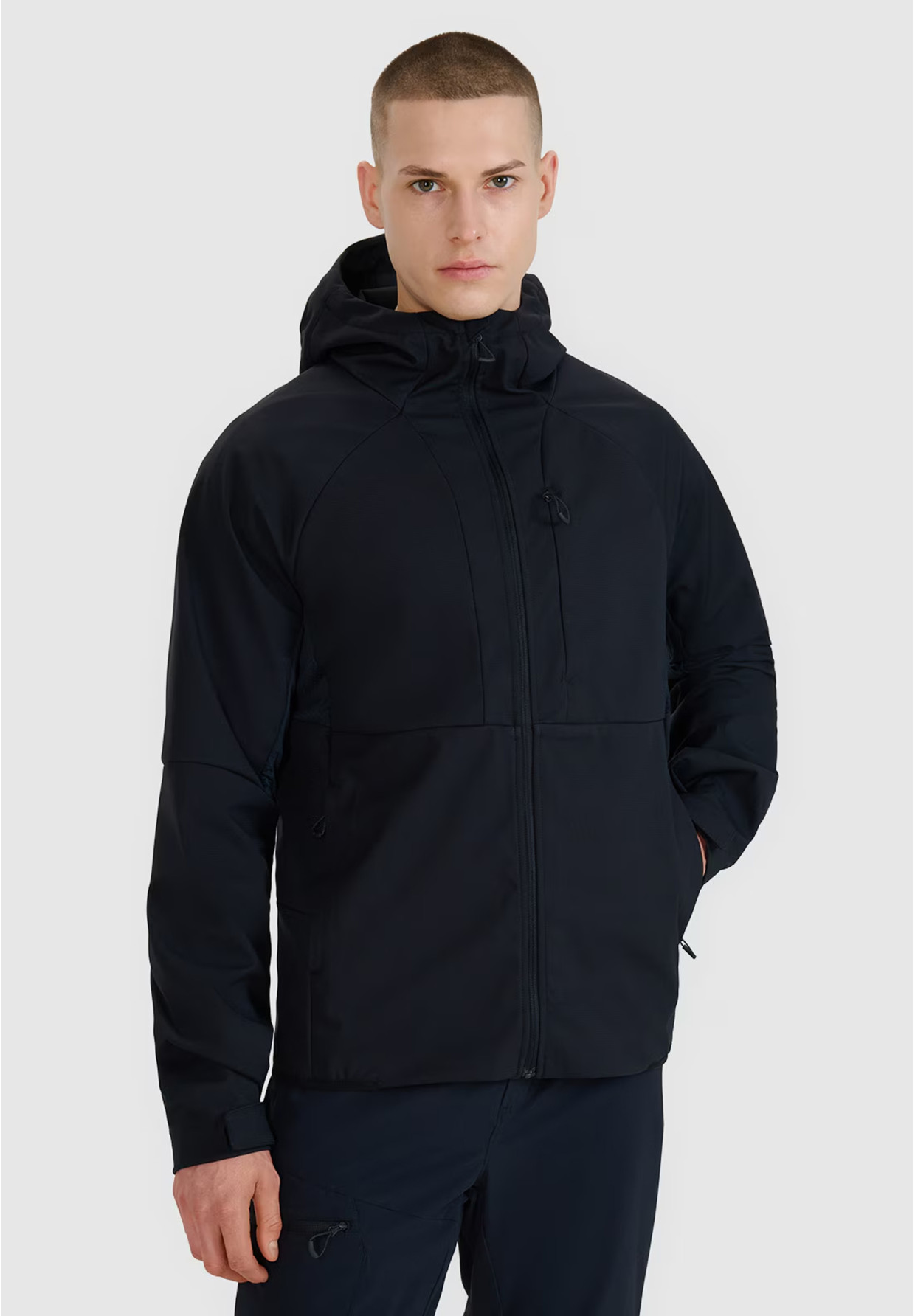 Kurtka Męska 4F Softshell Wiatroodporna Z Kapturem Czarna 4FWSS25TSOFM313