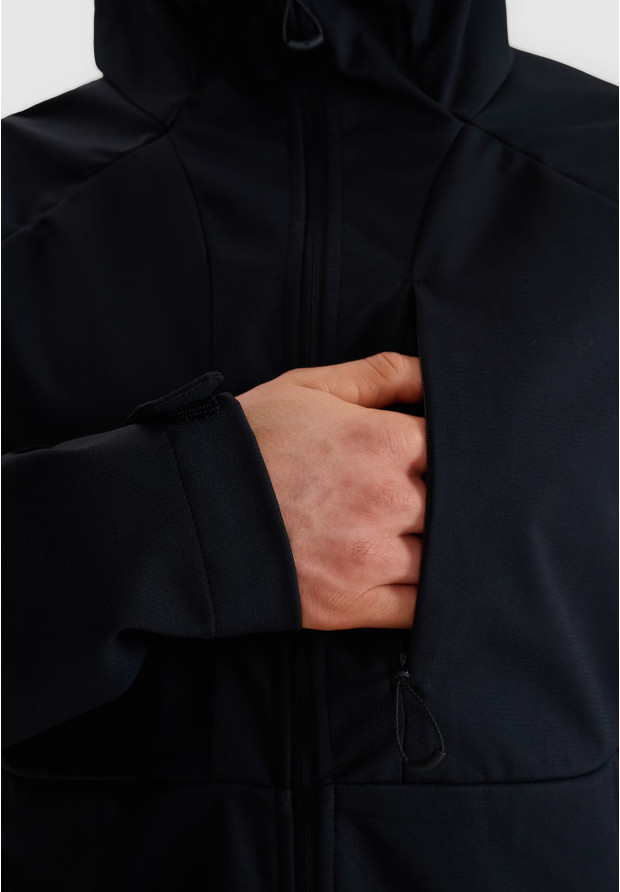 Kurtka Męska 4F Softshell Wiatroodporna Z Kapturem Czarna 4FWSS25TSOFM313