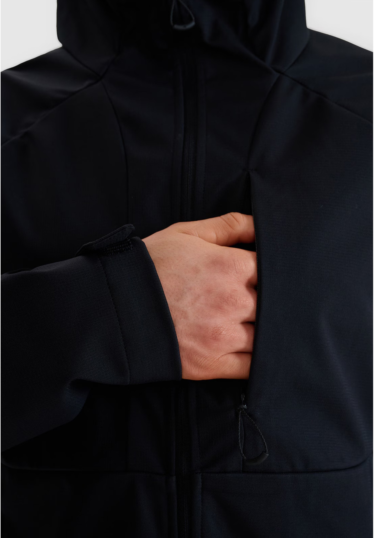 Kurtka Męska 4F Softshell Wiatroodporna Z Kapturem Czarna 4FWSS25TSOFM313