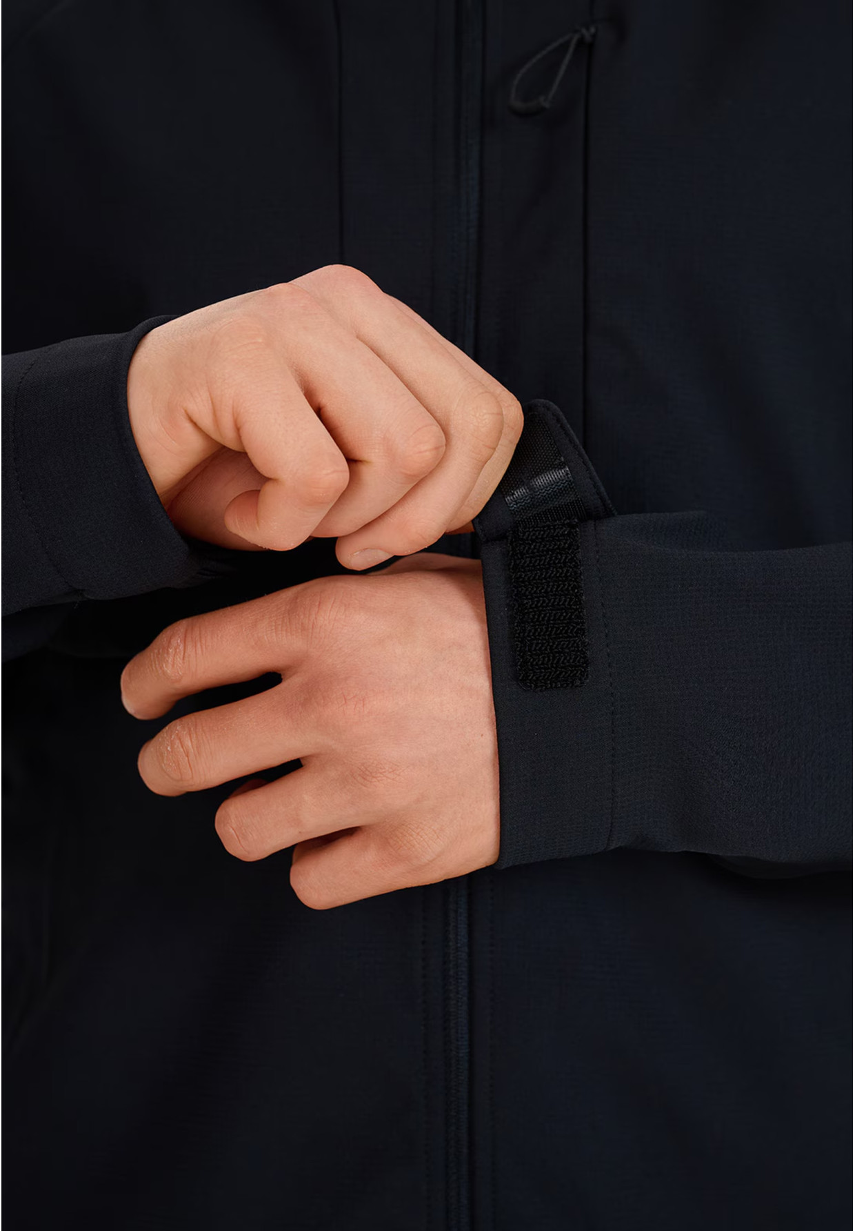 Kurtka Męska 4F Softshell Wiatroodporna Z Kapturem Czarna 4FWSS25TSOFM313