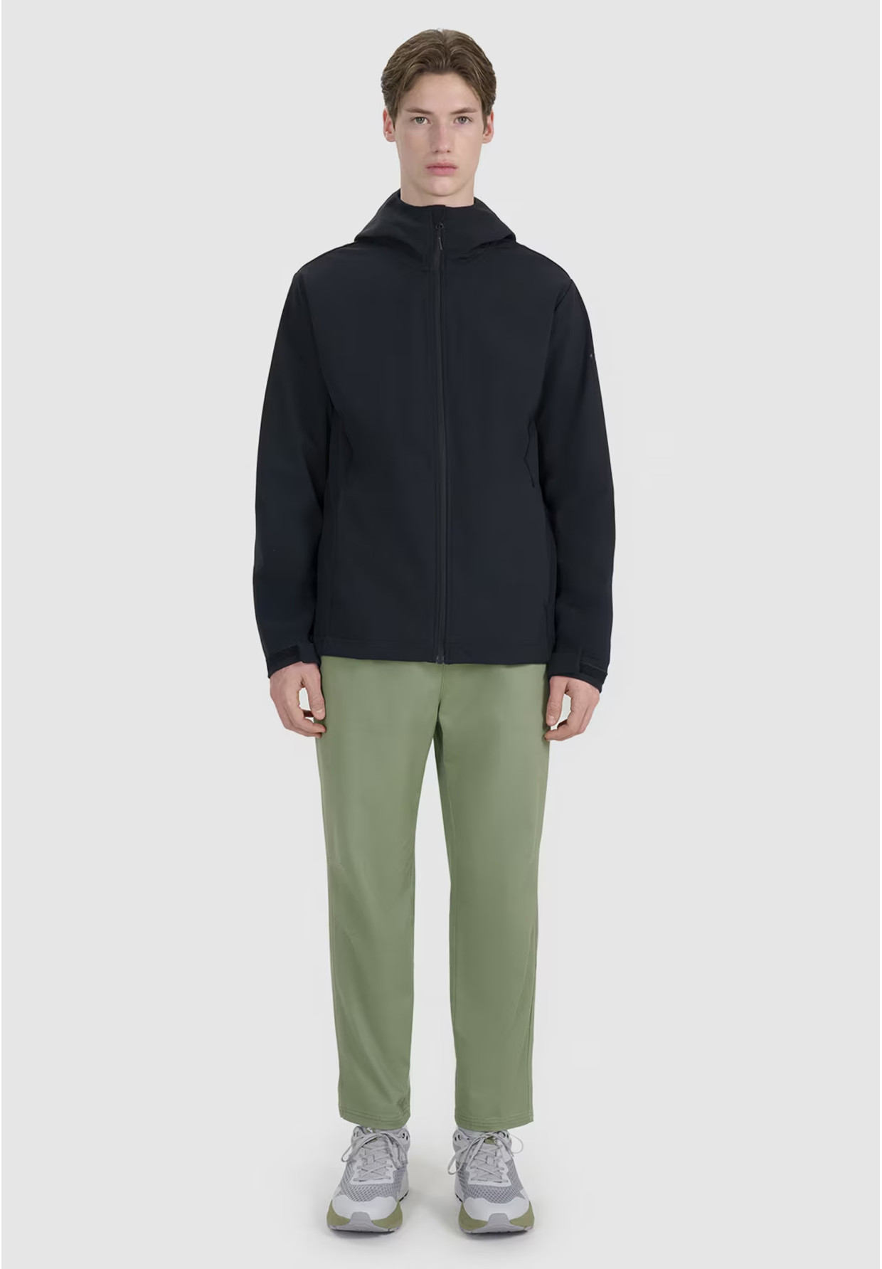 Kurtka Męska 4F Softshell Wiatroodporna Z Kapturem Czarna 4FWSS25TSOFM324