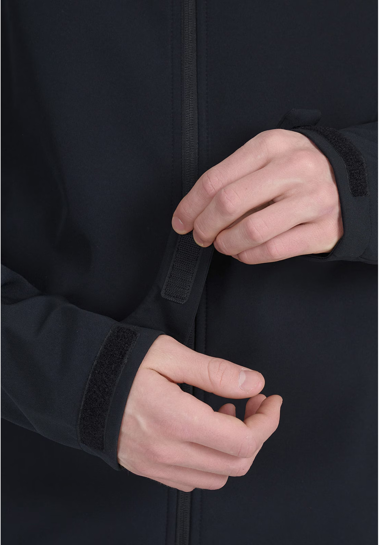 Kurtka Męska 4F Softshell Wiatroodporna Z Kapturem Czarna 4FWSS25TSOFM324