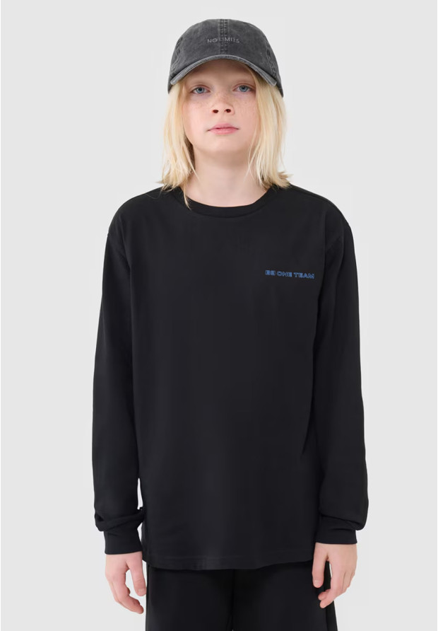 Longsleeve chłopięcy 4F w kolorze czarnym.