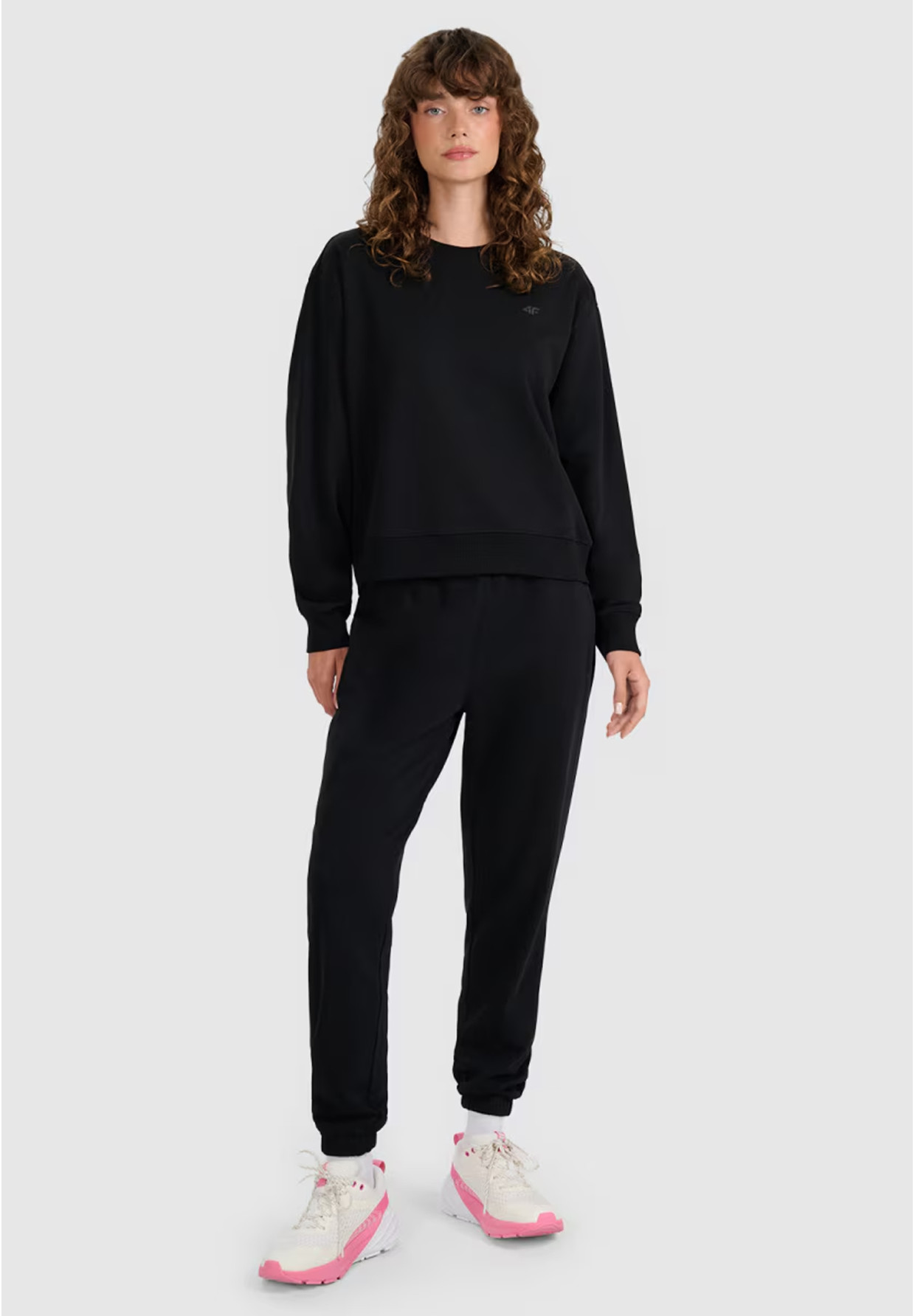 Bluza Damska 4F Dresowa Sportowa Nierozpinana Bez Kaptura Czarna 4FWMM00TSWSF1765
