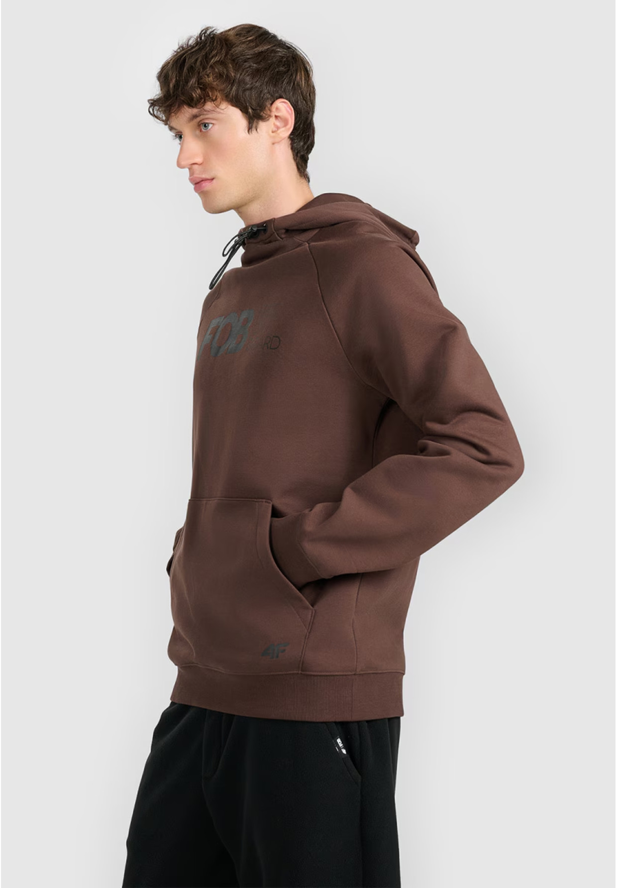 Bluza Męska 4F Z Kapturem Nierozpinana Z Nadrukiem Brązowa 4FWAW25TSWSM2390