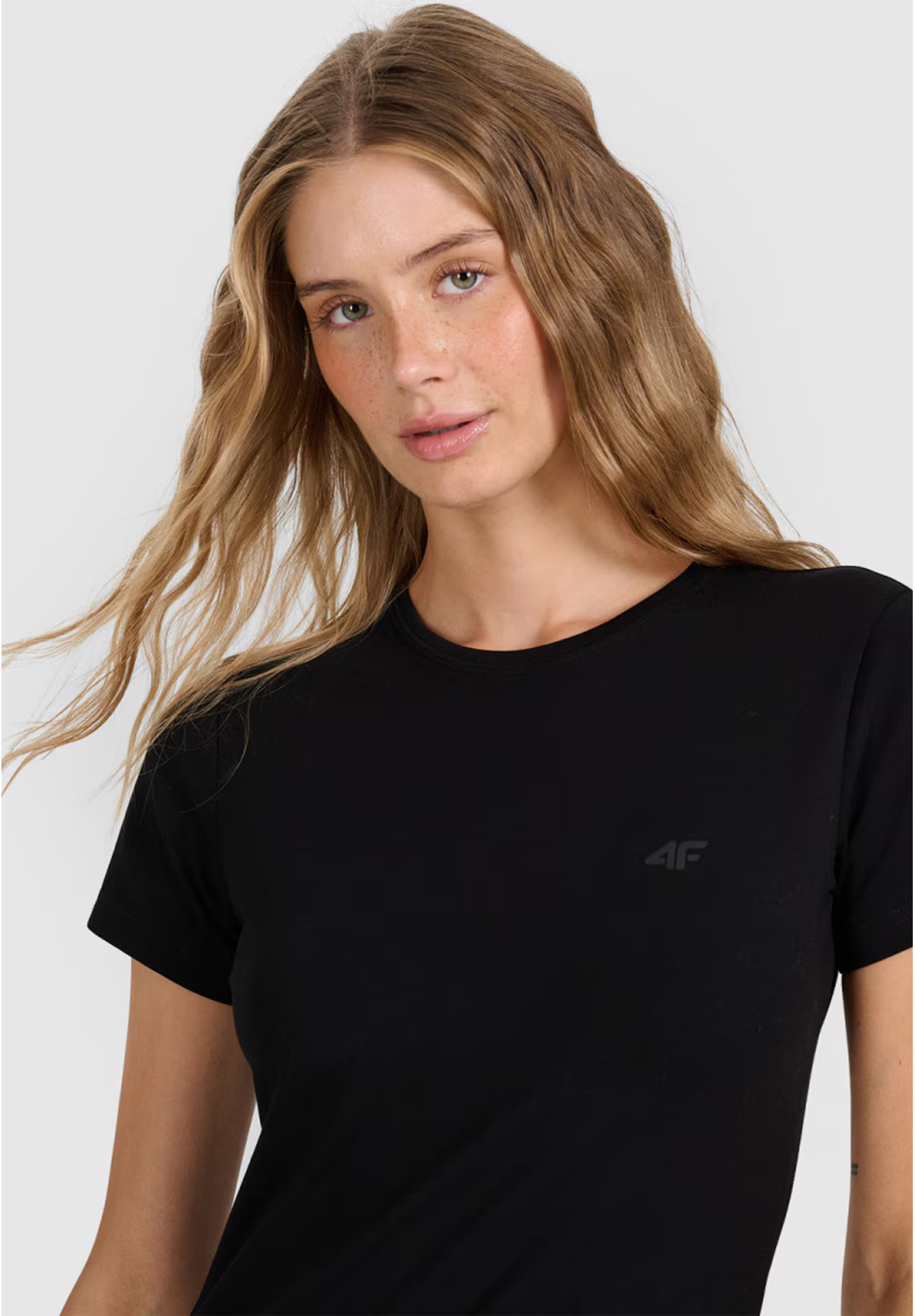 Koszulka Damska 4F T-shirt Slim Fit Gładki Czarna 4FWMM00TTSHF2255