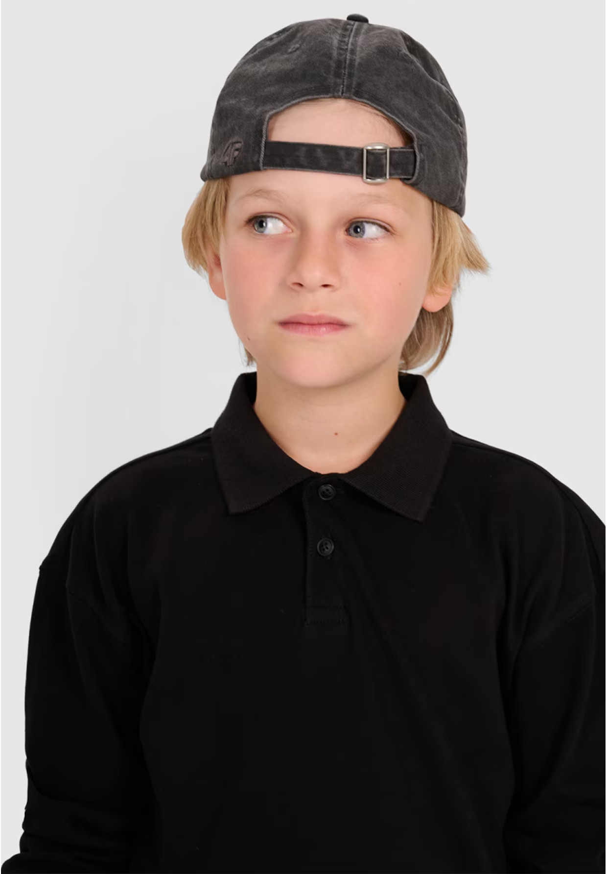 Longsleeve Chłopięcy 4F Regular Bluzka z kołnierzykiem Czarna 4FJWAW25TLONM483