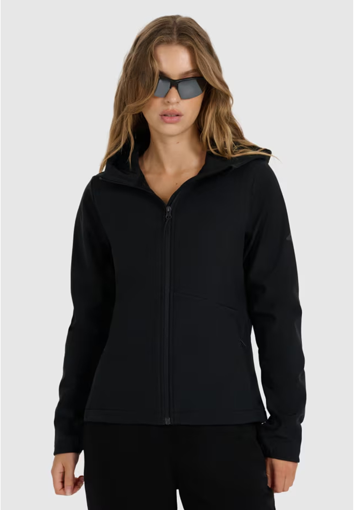 Kurtka Damska 4F Softshell Sportowa Z Kapturem Przejściowa Czarna 4FWAW25TSOFF359