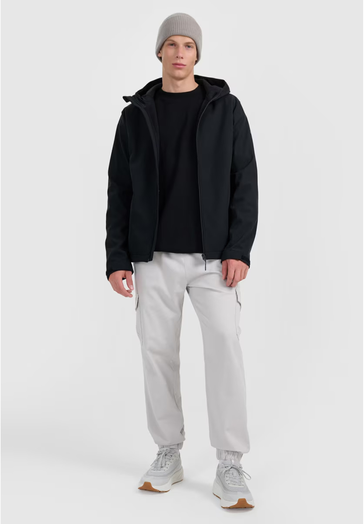Kurtka Męska 4F Softshell Wiatroodporna Z Kapturem Czarna 4FWAW25TSOFM362