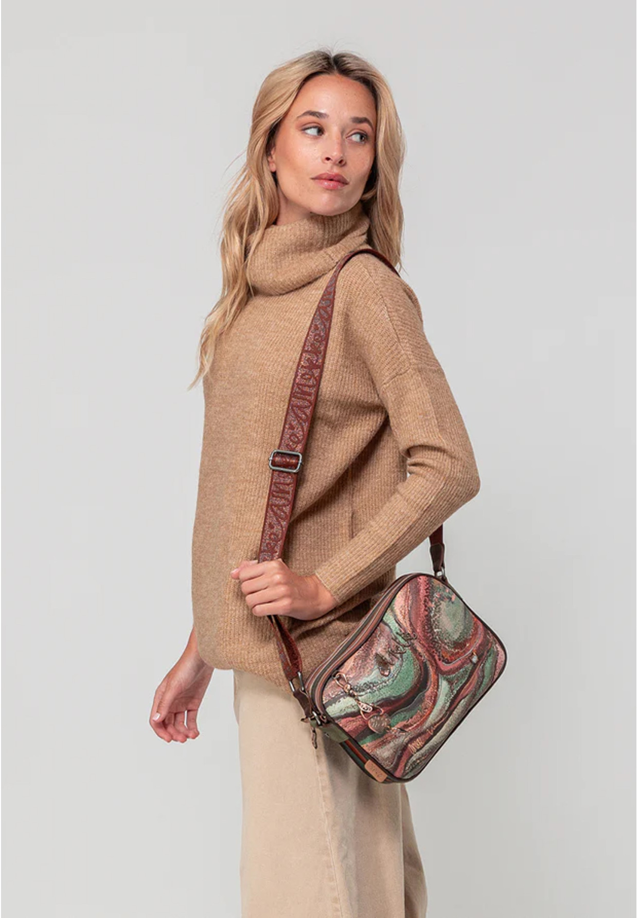 Torebka Damska ANEKKE Crossbody Pojemna Brązowa Core 39813-188