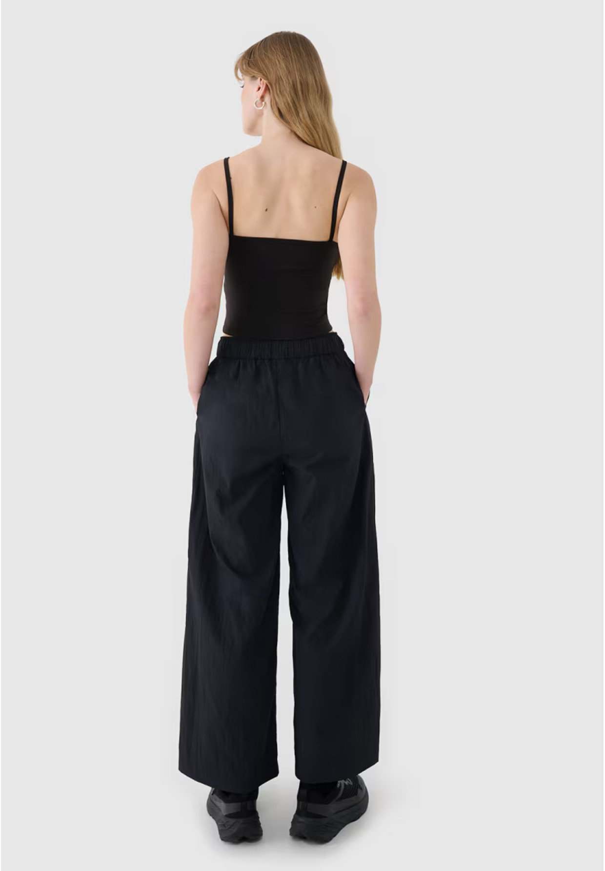 Crop-top Damski 4F Slim Fit Koszulka Na Ramiączkach Czarna 4FWSS25TSLEF127