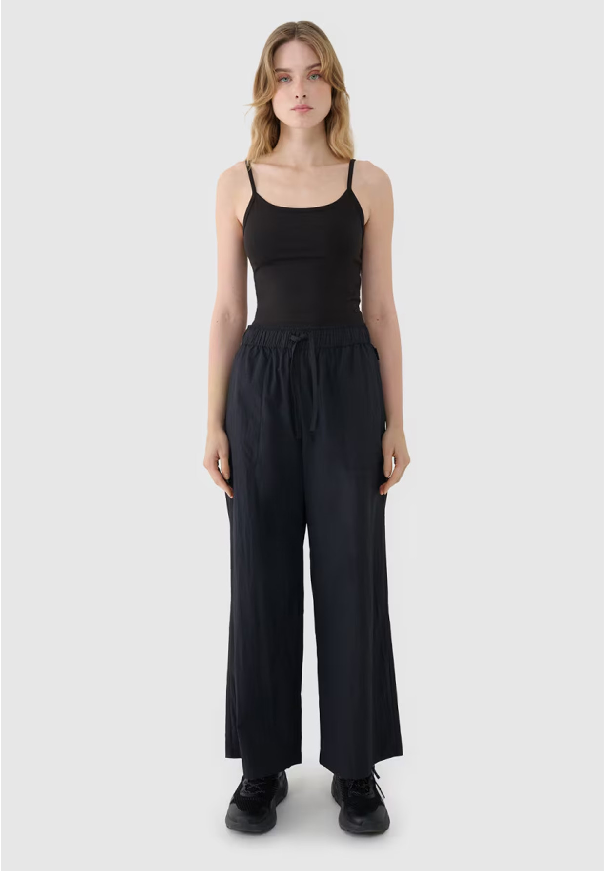 Crop-top Damski 4F Slim Fit Koszulka Na Ramiączkach Czarna 4FWSS25TSLEF127