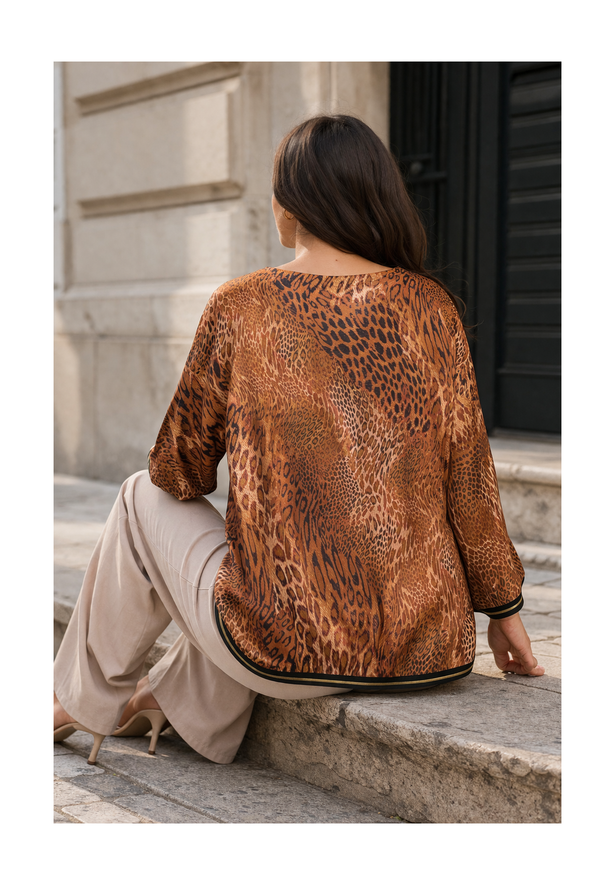 Bluzka Damska Elegancka Dekolt w Serek Lekka Wiskoza Panterka Moon