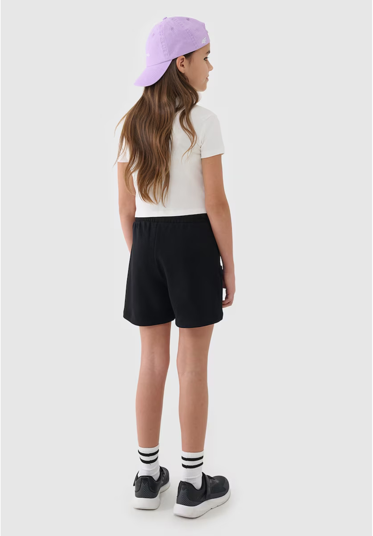 Spodenki Dresowe Dziewczęce 4F Luźne Oversize Przed Kolano Czarne 4FJWSS25TSHOF470