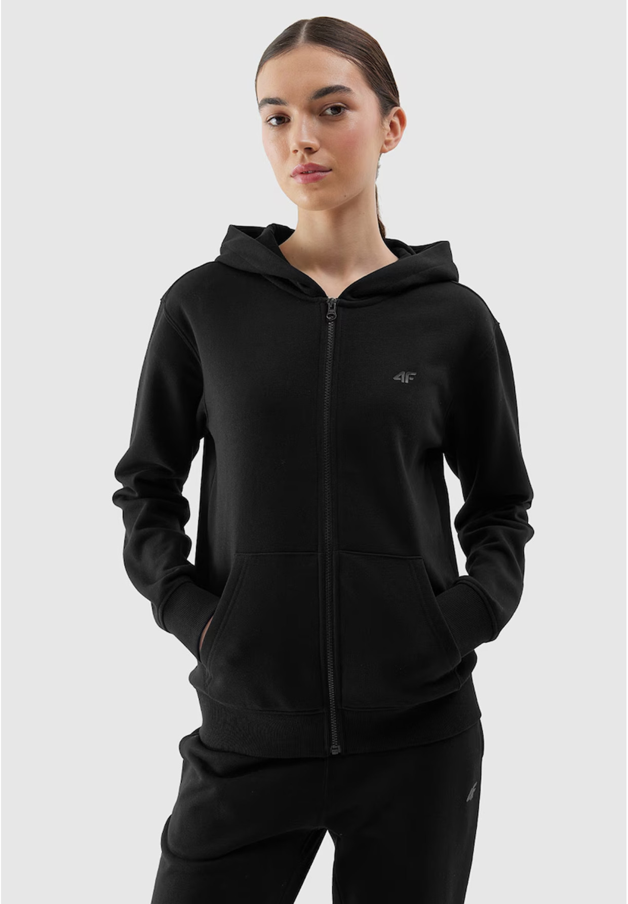 Bluza Damska 4F Sportowa Dresowa Rozpinana Ocieplana Z Kapturem Czarna 4FWSS24TSWSF0956