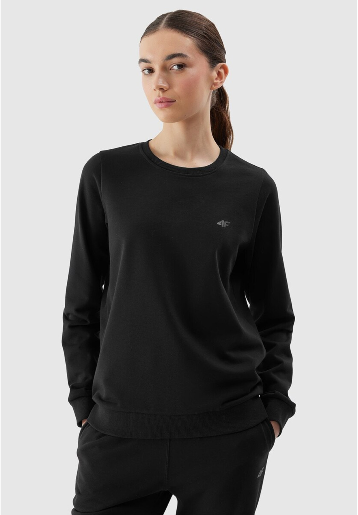 Bluza Damska 4F Sportowa Dresowa Nieocieplana Bez Kaptura Czarna 4FWSS24TSWSF0954