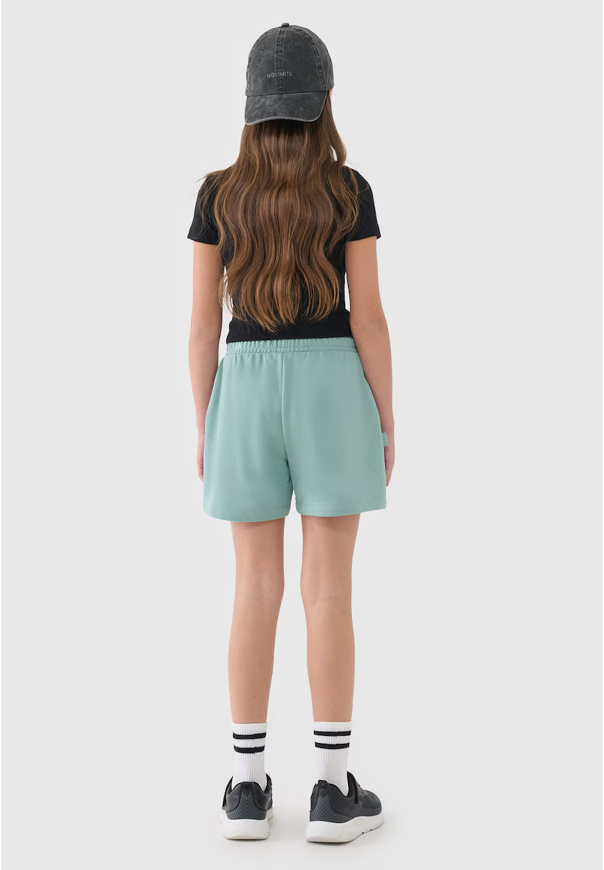 Spodenki Dresowe Dziewczęce 4F Luźne Oversize Przed Kolano Turkusowe 4FJWSS25TSHOF470