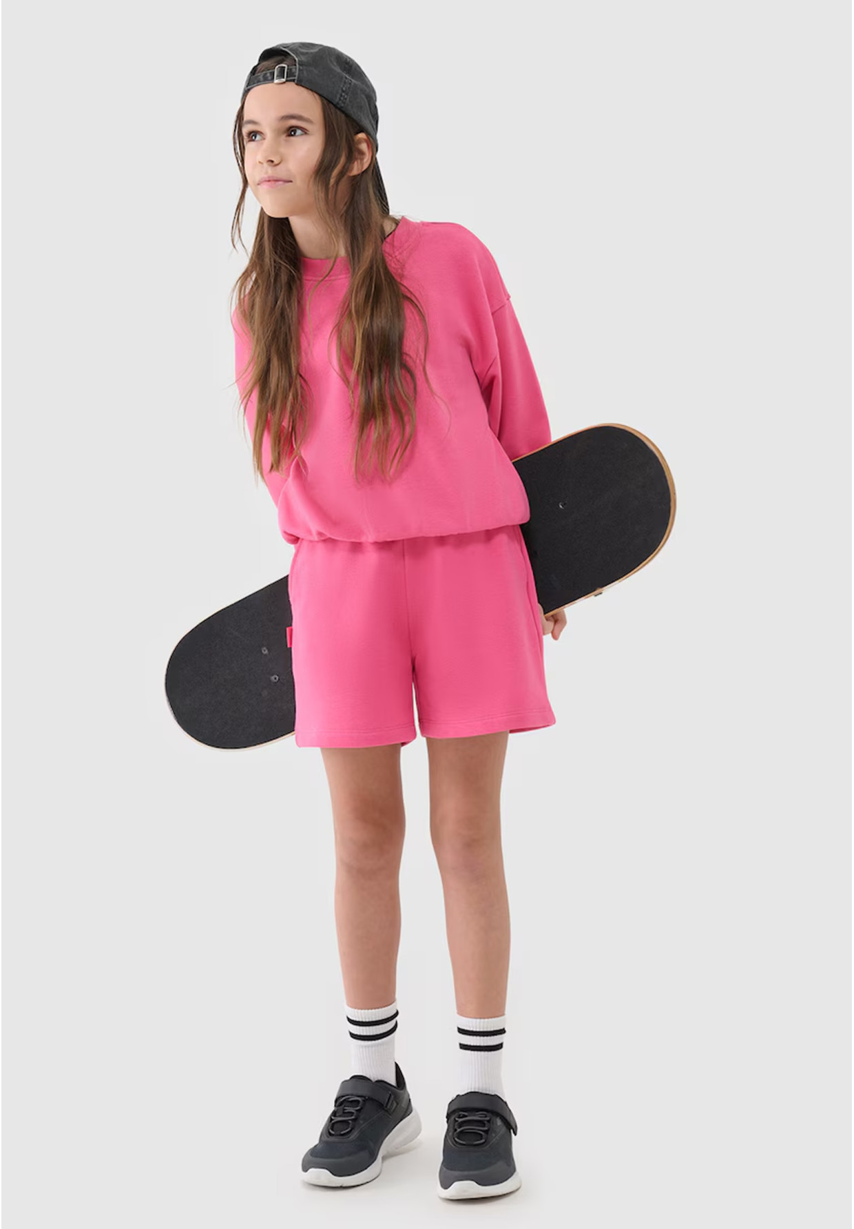 Spodenki Dresowe Dziewczęce 4F Luźne Oversize Sportowe Casual Różowe 4FJWSS25TSHOF470
