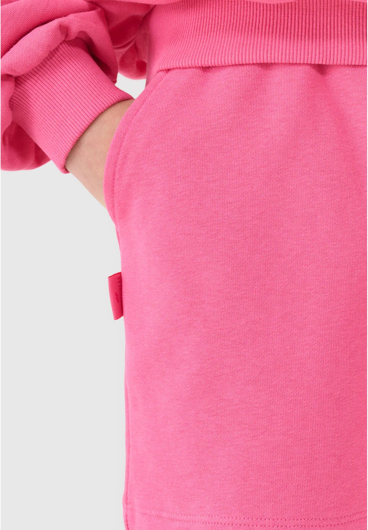 Spodenki Dresowe Dziewczęce 4F Luźne Oversize Sportowe Casual Różowe 4FJWSS25TSHOF470
