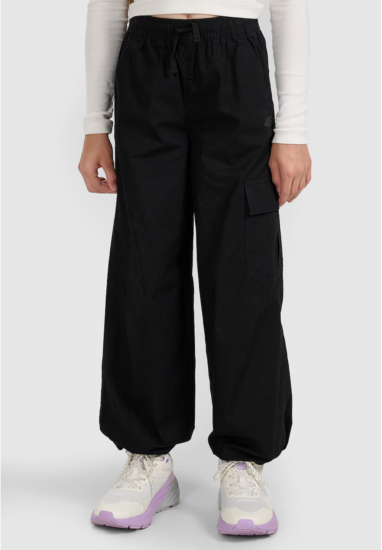 Spodnie Cargo Dziewczęce 4F Sportowe Oversize Joggery Czarne 4FJWAW25TTROF1246