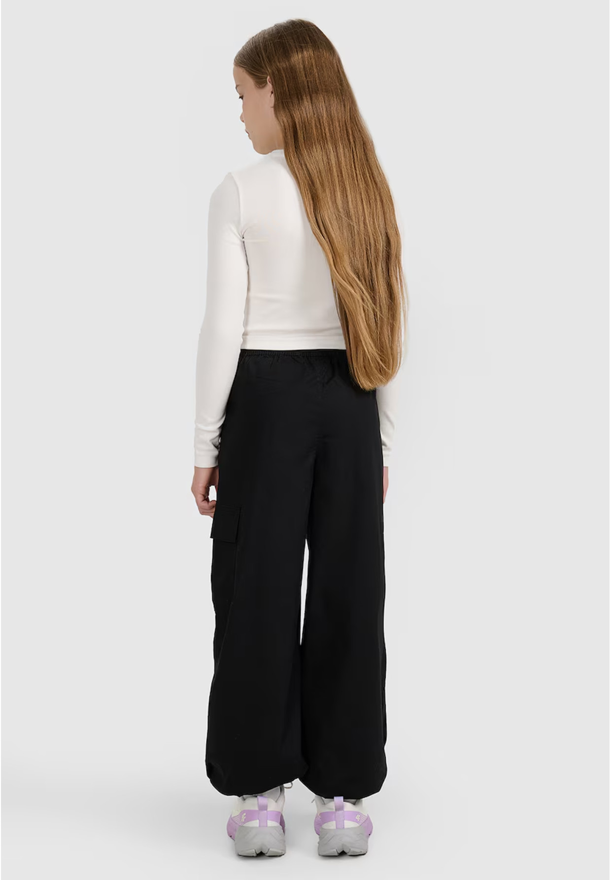 Spodnie Cargo Dziewczęce 4F Sportowe Oversize Joggery Czarne 4FJWAW25TTROF1246