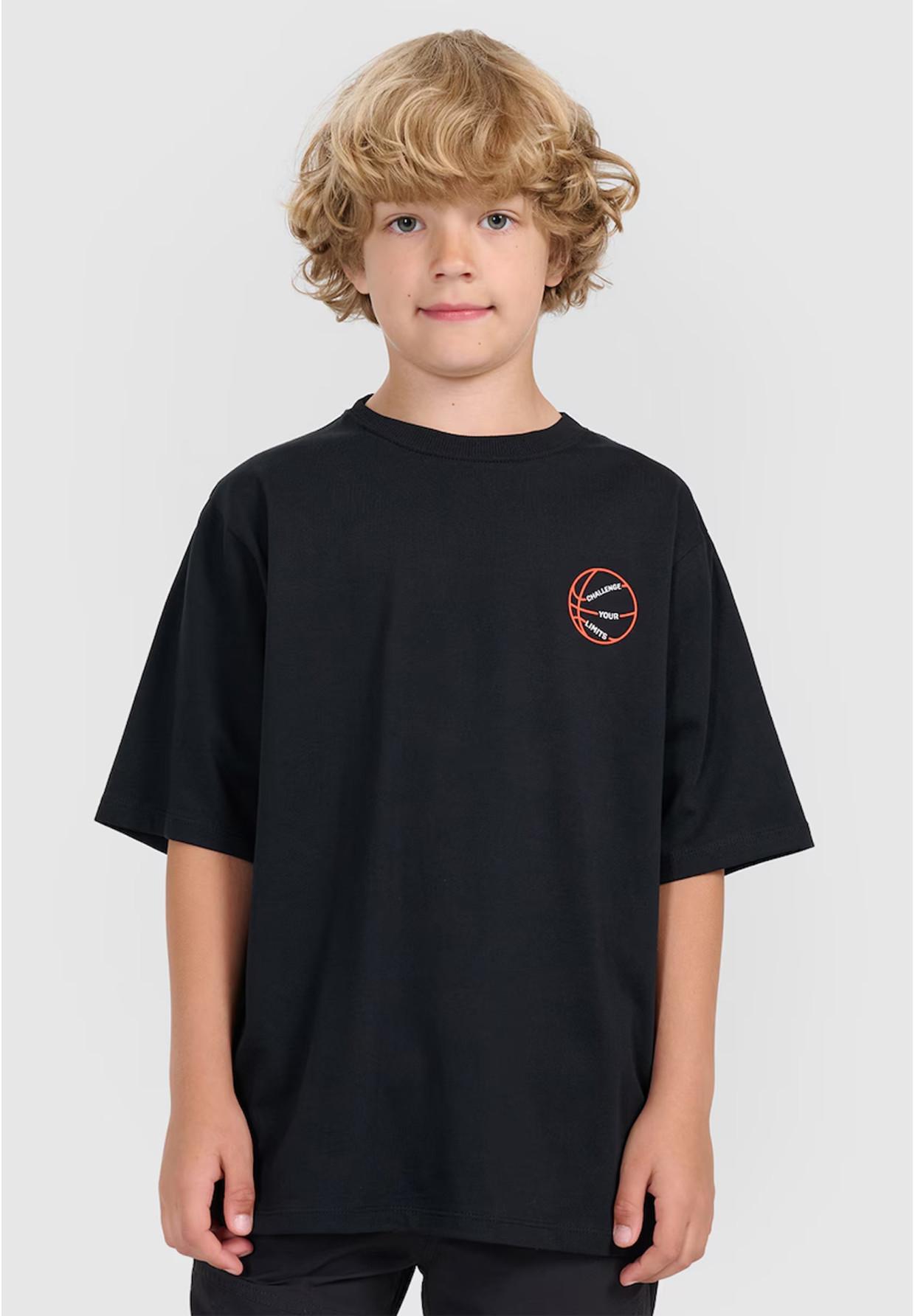Koszulka Chłopięca 4F Oversize Bawełniana T-Shirt Casual Z Nadrukiem Czarna 4FJWAW25TTSHM2412