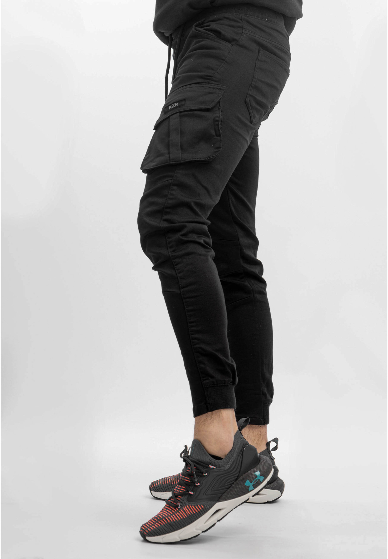 Spodnie Czarne Joggery Kenzarro O-79003 01