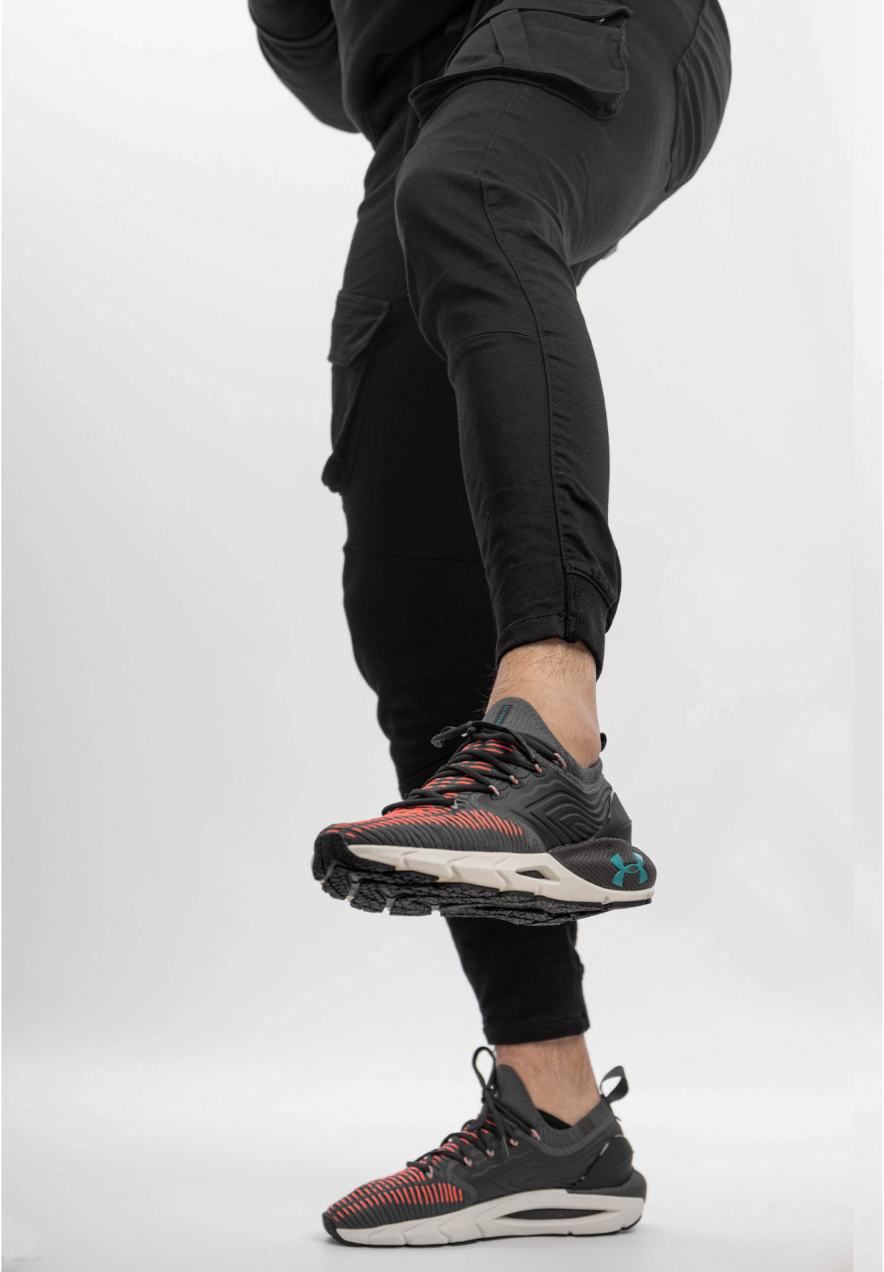 Spodnie Czarne Joggery Kenzarro O-79003 01