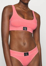 Biustonosz Damski Góra od Bikini Calvin Klein Top Usztywniany Różowy