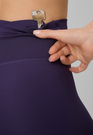 Spodnie Damskie 4F Sportowe Szybkoschnące Treningowe 7/8 Fioletowe 4FWSS26TFTIF419