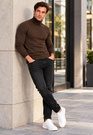 Golf Męski Elegancki Sweter Slim Fit Dopasowany Klasyczny Brązowy