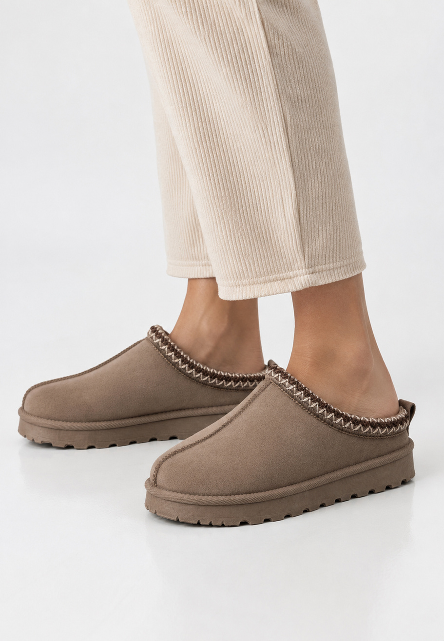 Kapcie Damskie Mukluki Krótkie Wsuwane Buty Chodaki Brązowe